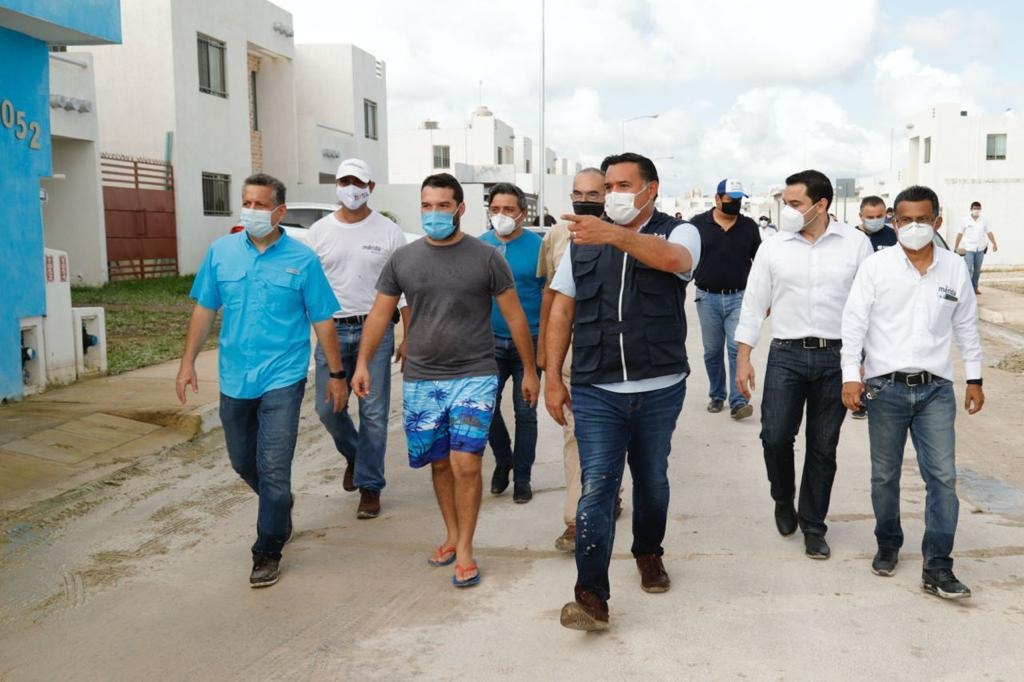 Alcalde meridano participa con vecinos en rehabilitación de 'Las Américas'