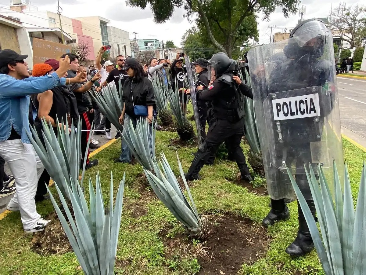 Víctima relata torturas sufridas junto a otros detenidos en Casa Jalisco tras protesta por crisis hídrica