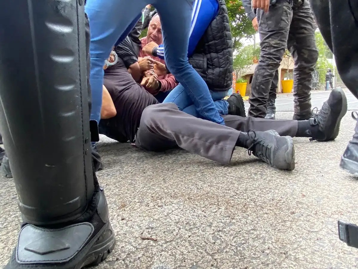 Sheinbaum pide a gobierno de Jalisco explicar represión en Guadalajara tras protesta por agua limpia; Lemus asegura que investigarán actuación policial