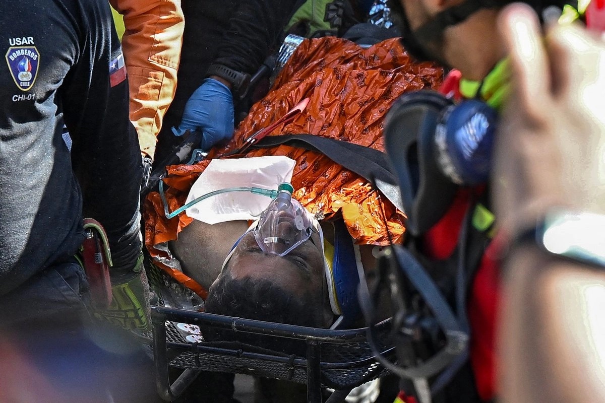 Rescatan con vida a venezolano tras 8 días bajo los escombros por sismo