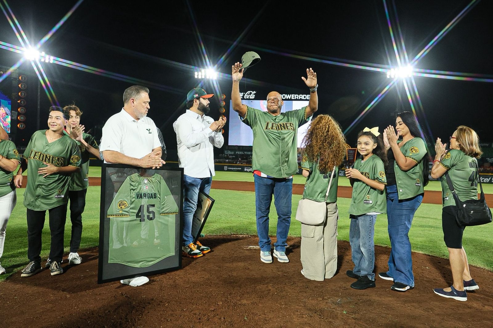 José Vargas entra a la historia: los Leones de Yucatán retiran el número 45 