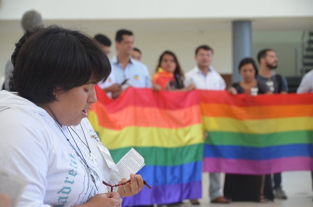 Rezos retumban en Congreso por rechazo al matrimonio gay en Yucatán