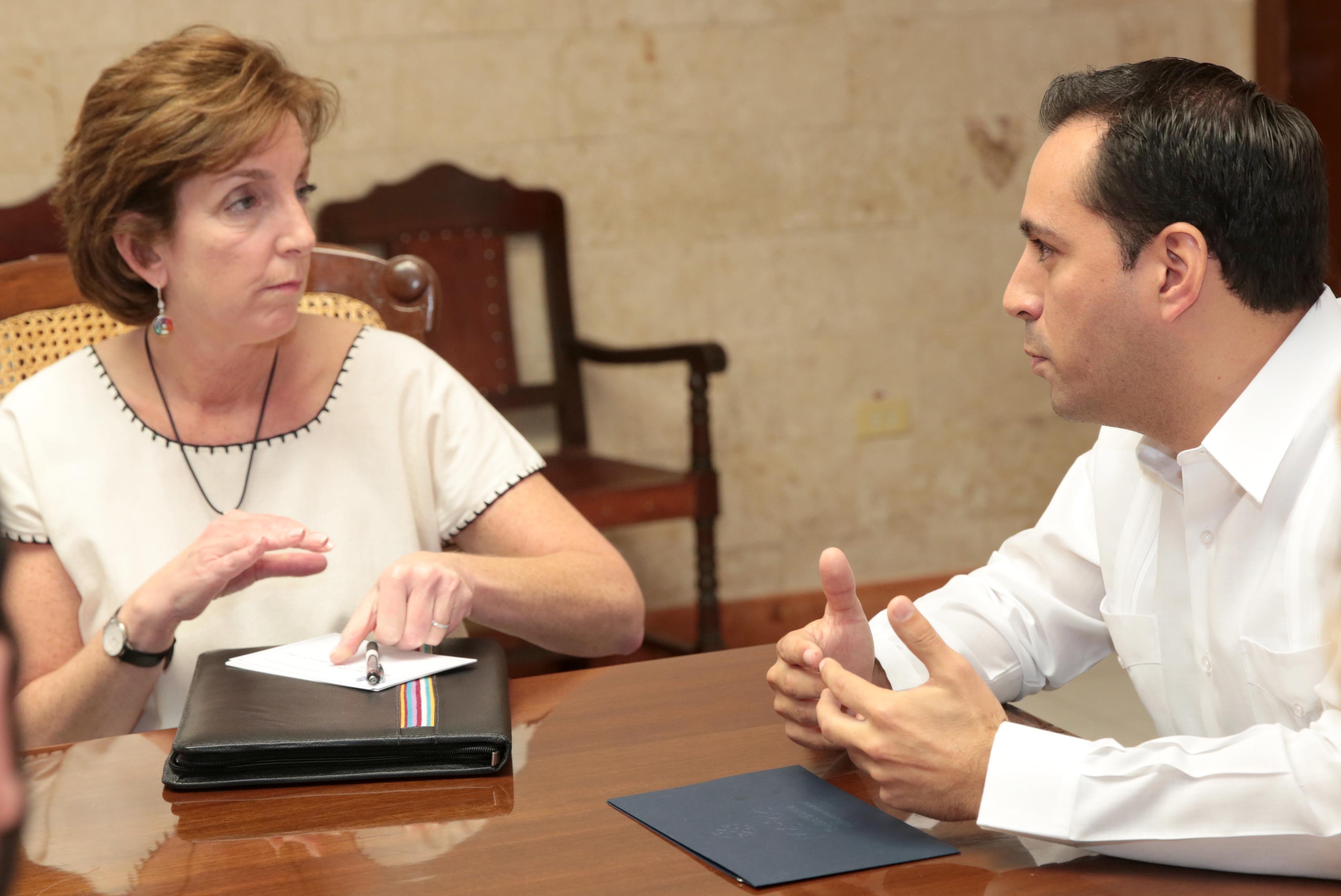 Embajadora de EU en México felicita a Mérida