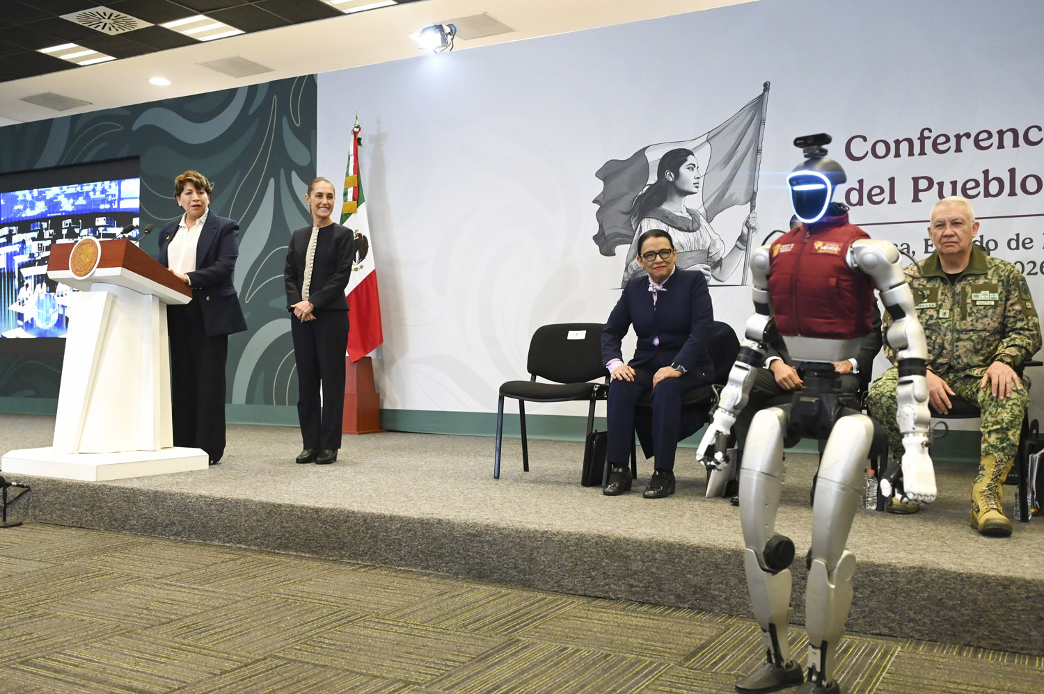Dos robots, operados por el C5, serán asistentes de IA en labores de seguridad del Edomex