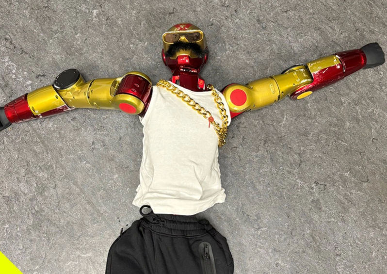 Dos jóvenes usan robot para acosar sexualmente a una adolescente en Alemania
