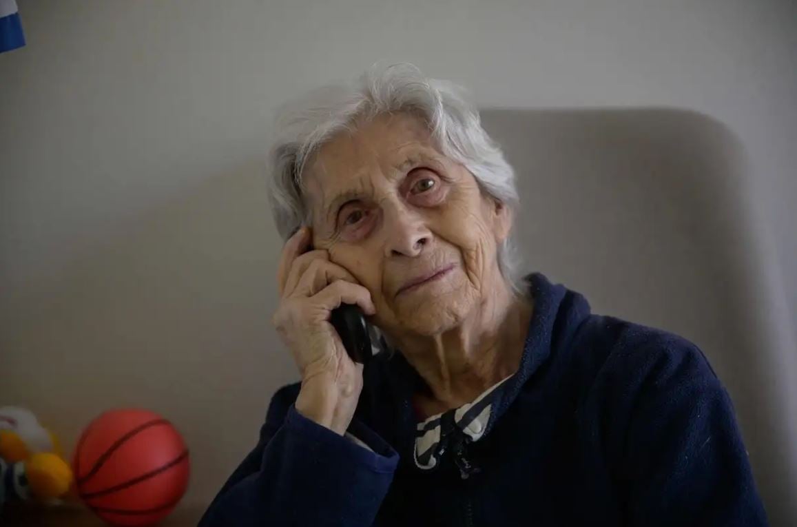 Francia prueba la IA y los robots para el cuidado de pacientes con Alzheimer