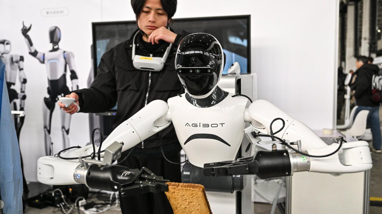 Jump’éel chinoil robote’ tu p’itaj reekord úuchik u béeytal u xáantal tu xíimbal óoxp’éel k’iino’ob