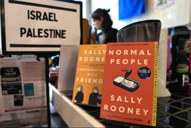 Libros de Sally Rooney dejarán de venderse en Reino Unido por destinar regalías a Palestine Action