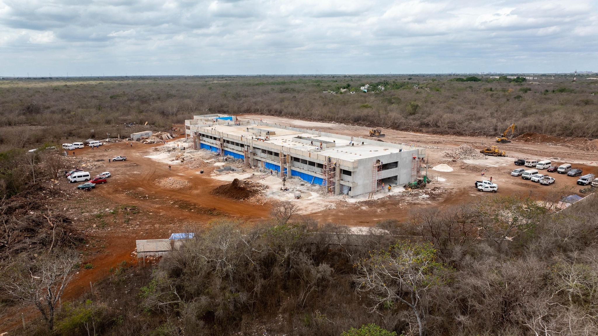 Supervisan avances finales de la Universidad Nacional Rosario Castellanos en Kanasín
