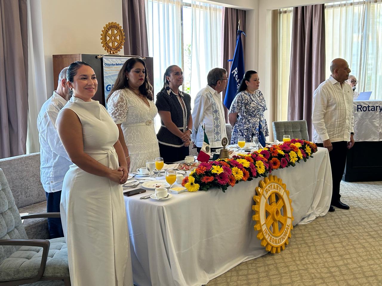 Protesta la nueva mesa directiva del club Rotary Cancún Conmemorativo