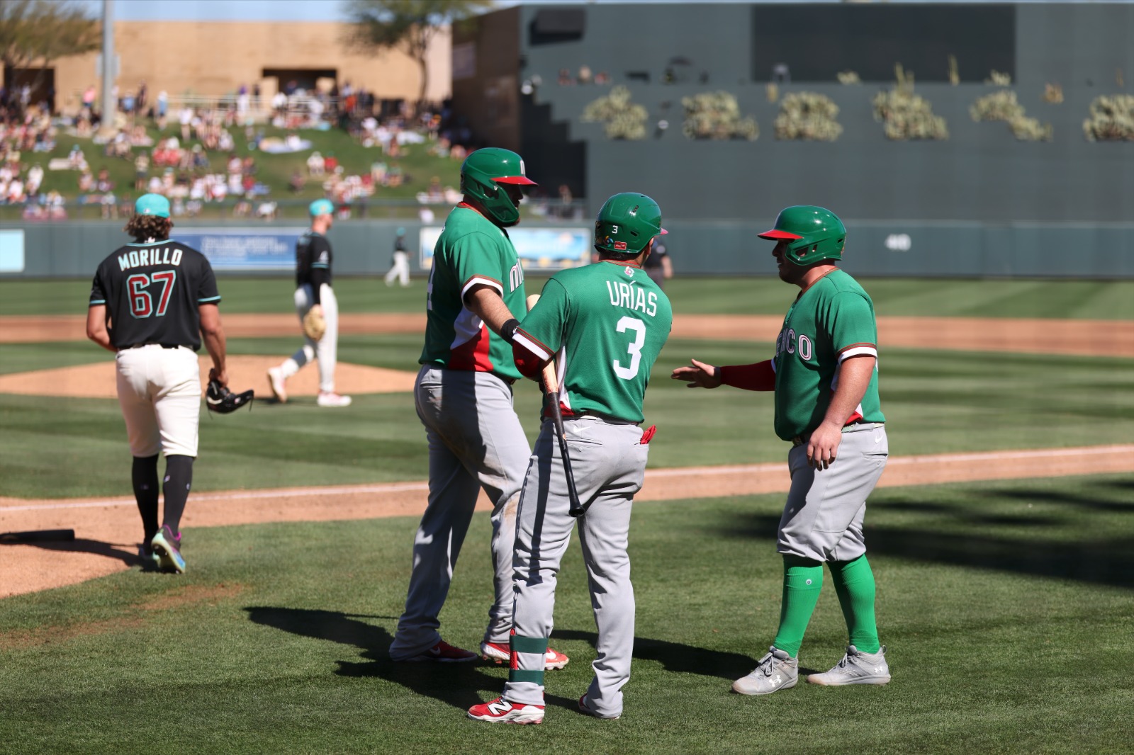 Jonrones de Téllez y Osuna en un triunfo del Tricolor