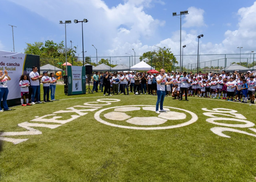Inauguran dos canchas de futbol en Tulum