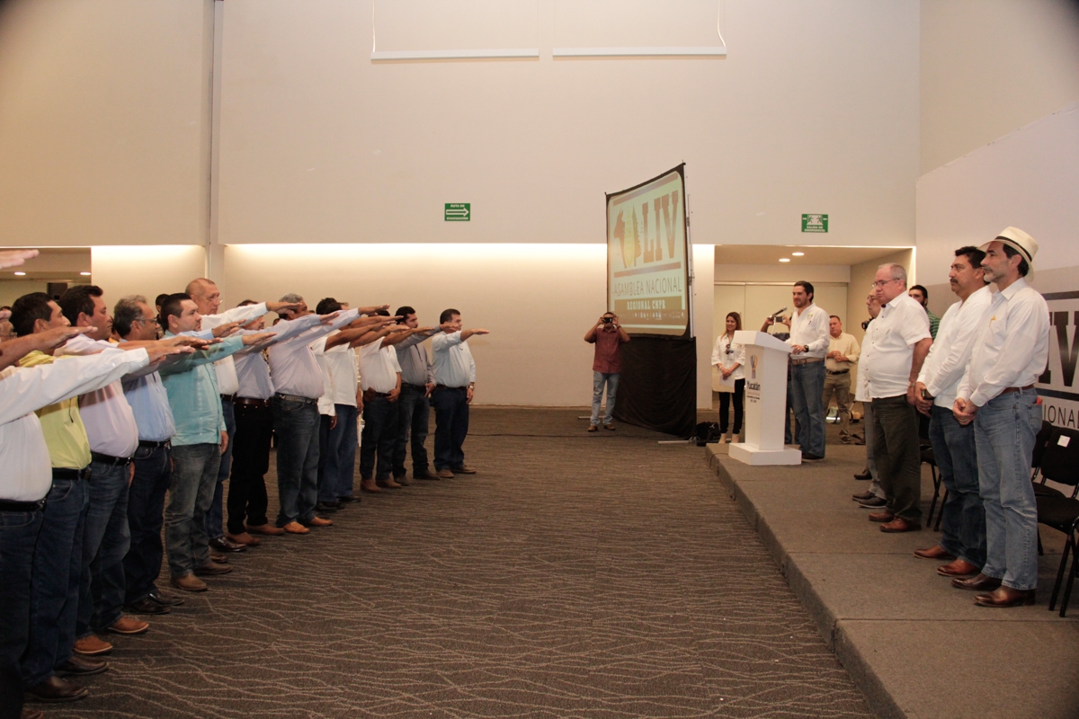 Refrendan compromiso con productores locales