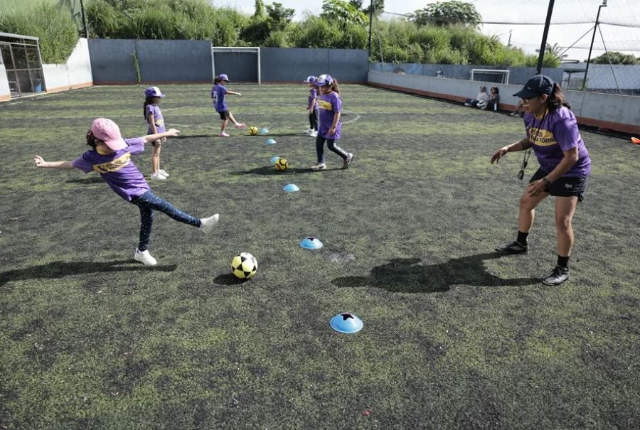 Fútbol para Todas: niñas salvadoreñas aprenden a defender sus derechos en la cancha