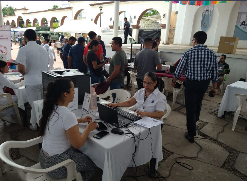 Oficina móvil del SAT atiende a población de Cancún y Playa del Carmen