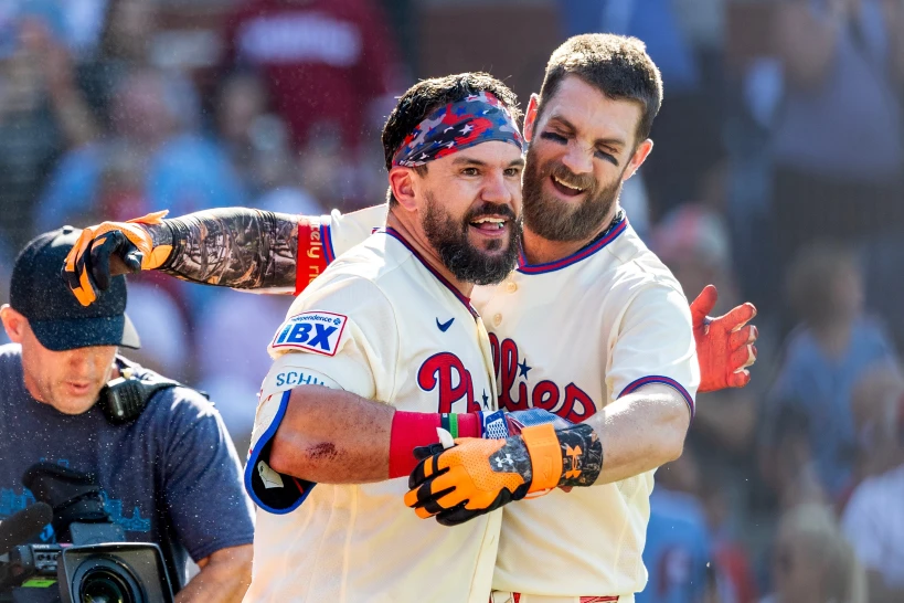 Jonrón de Schwarber corona una remontada increíble de los Filis