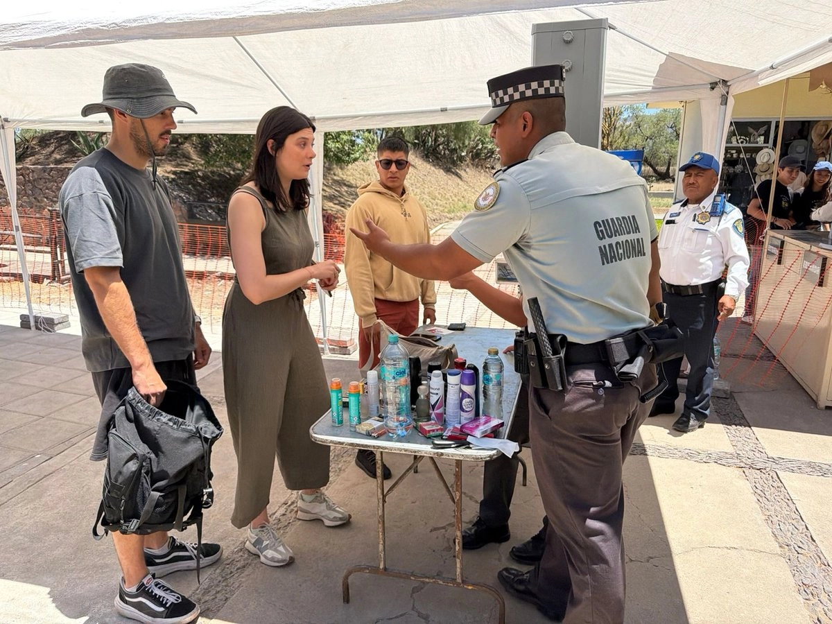 Endurecen revisiones en los accesos a la zona arqueológica de Teotihuacan