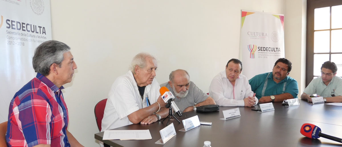 Suman aportaciones de periodistas a colección hemerográfica