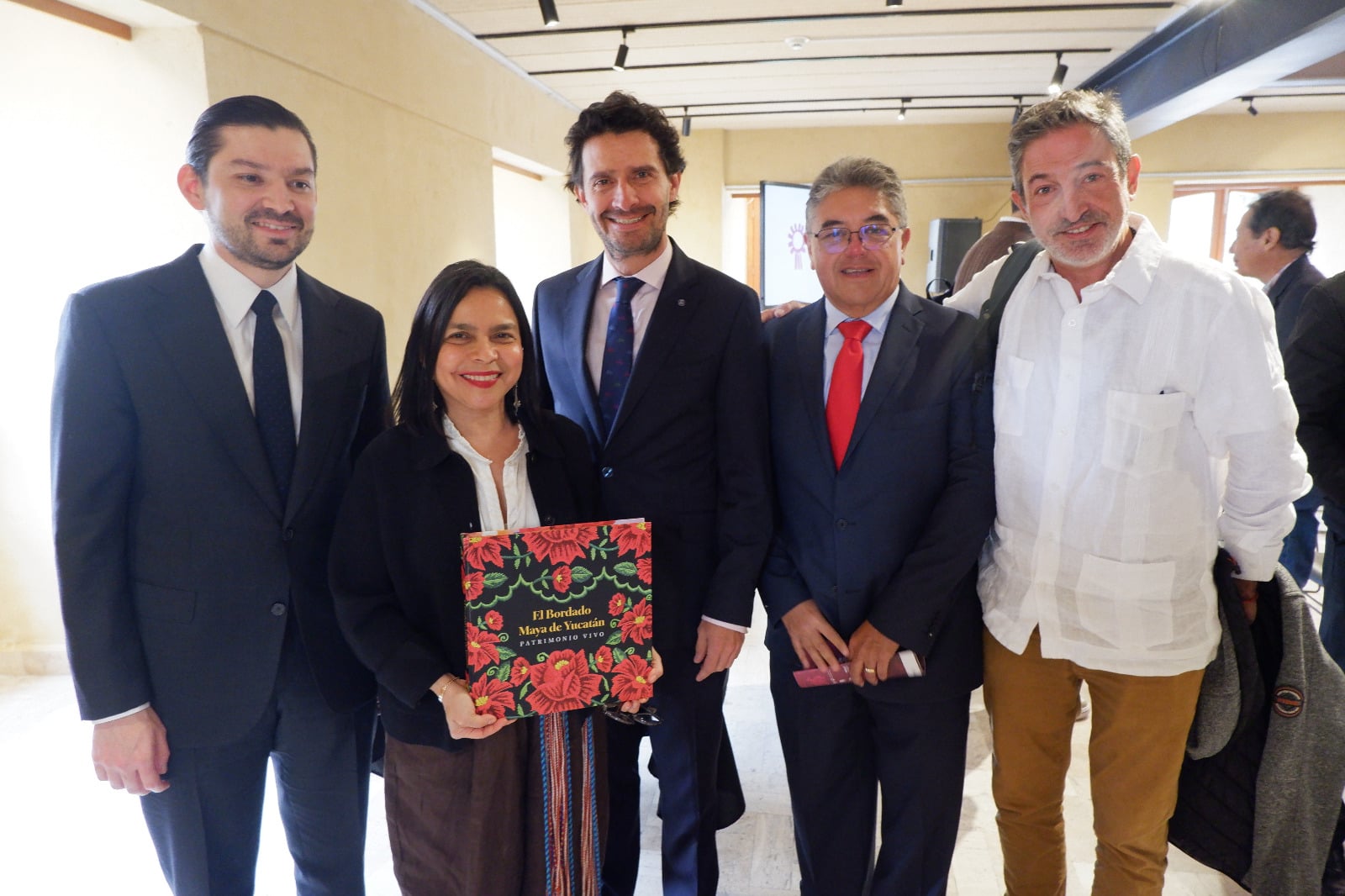 Sedeculta presenta libro sobre El Bordado Maya de Yucatán: Patrimonio Vivo en ORIGINAL México