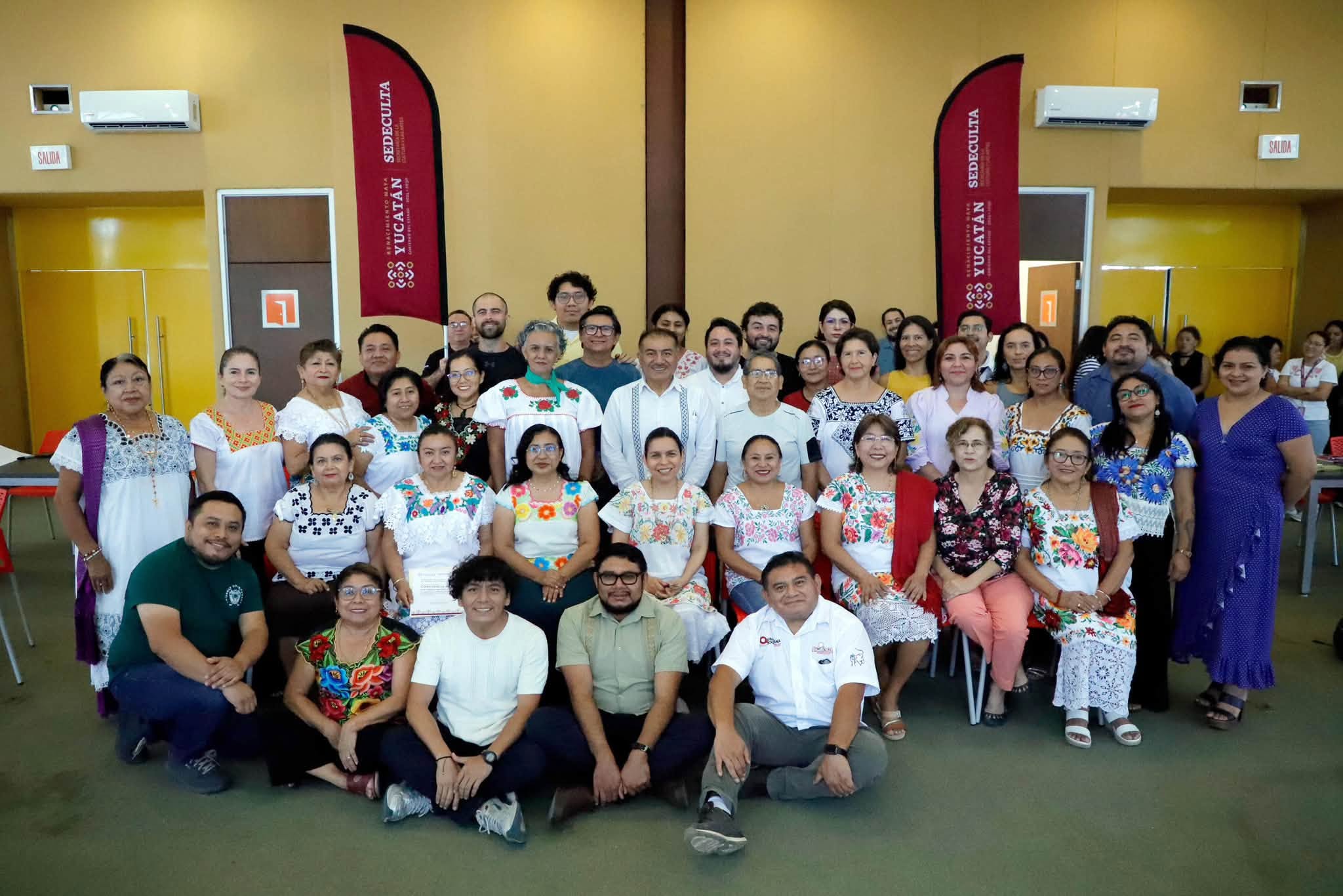 Fidencio Briceño concluye Seminario de Filología Maya con 42 participantes