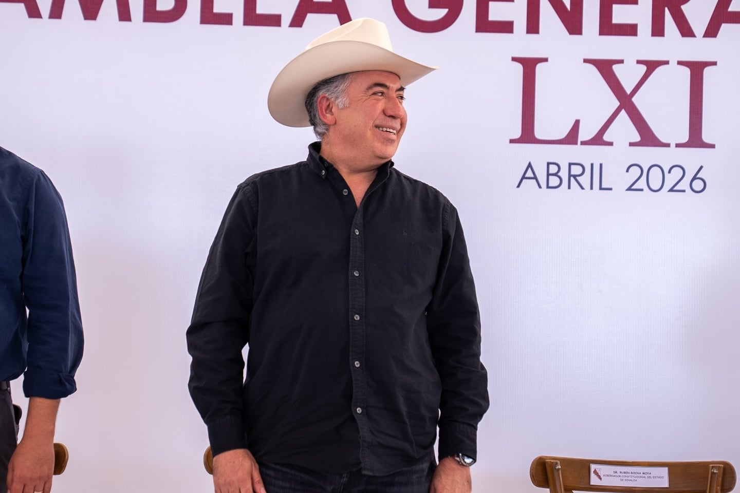 Enrique Inzunza solicita licencia para el periodo extraordinario del Senado ante ''embestida mediática de la derecha''