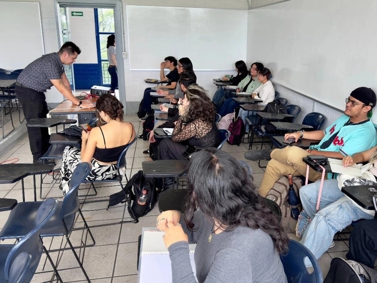 Cada año 250 mil jóvenes en México dejan las universidades: SEP