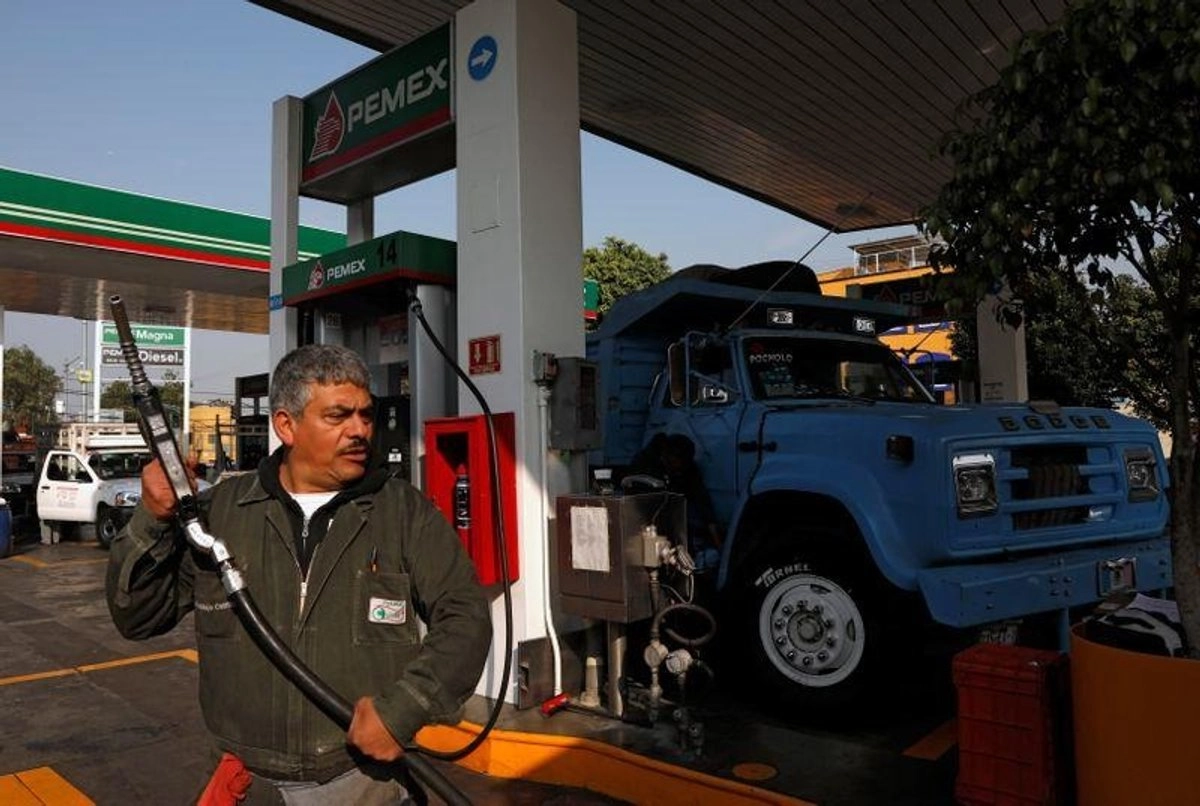 Tras reunión con Sheinbaum, gasolineros acuerdan tope de 28 pesos por litro de diésel