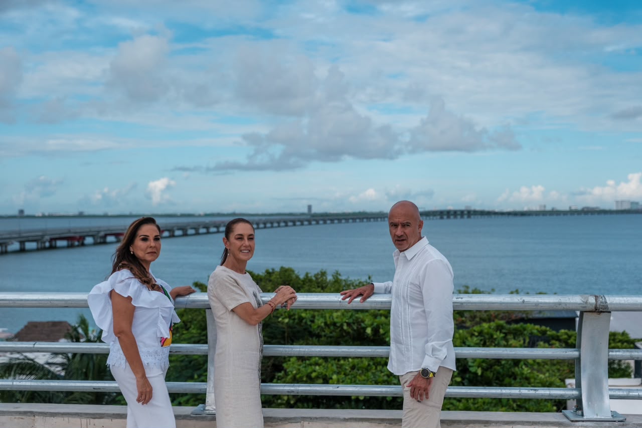 Sheinbaum y Mara Lezama supervisan distribuidor vial que conectará Puente Nichupté con zona hotelera de Cancún