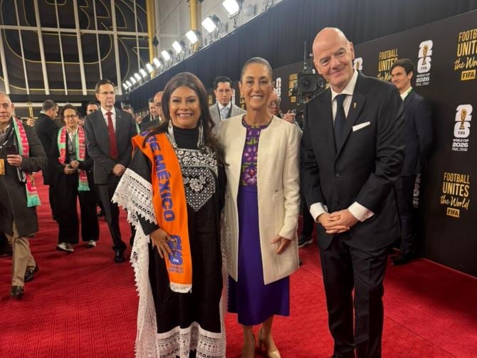 Claudia Sheinbaum llega a la alfombra roja del sorteo del Mundial 2026