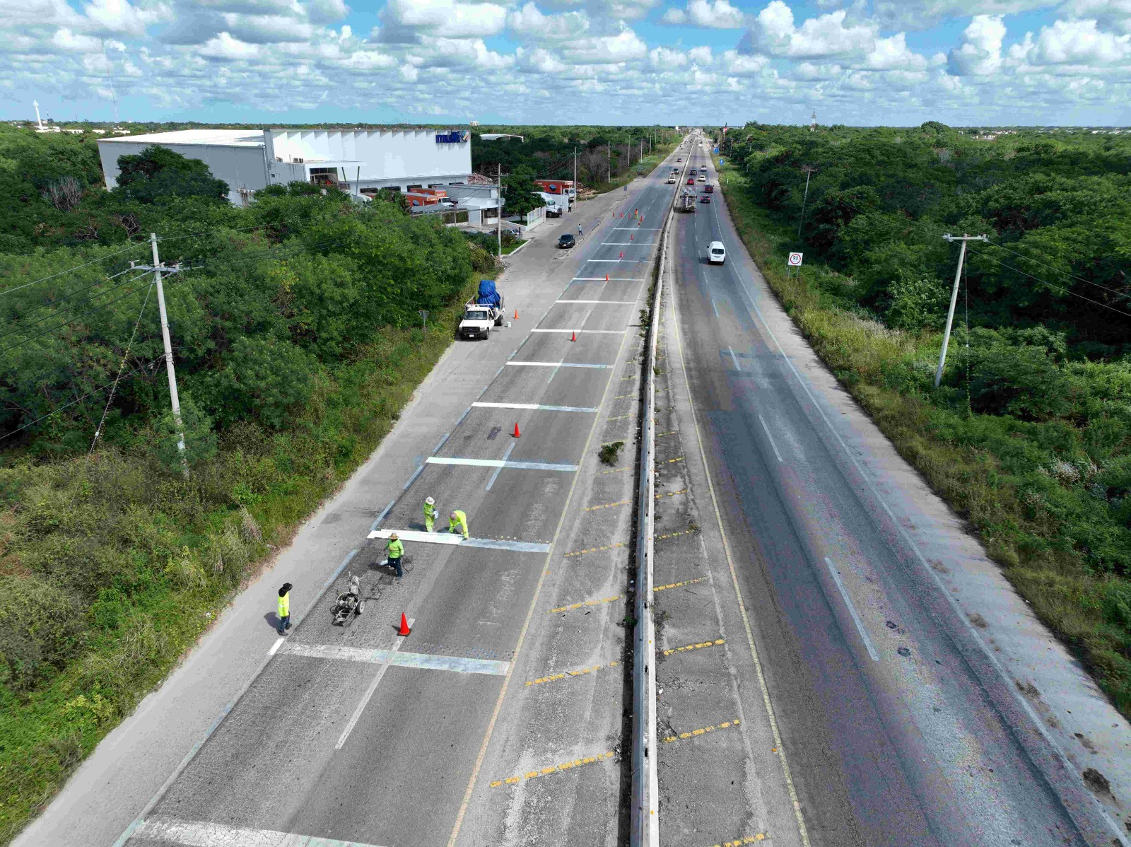 SICT planea reparar carreteras de Yucatán con materiales reciclados y duraderos 
