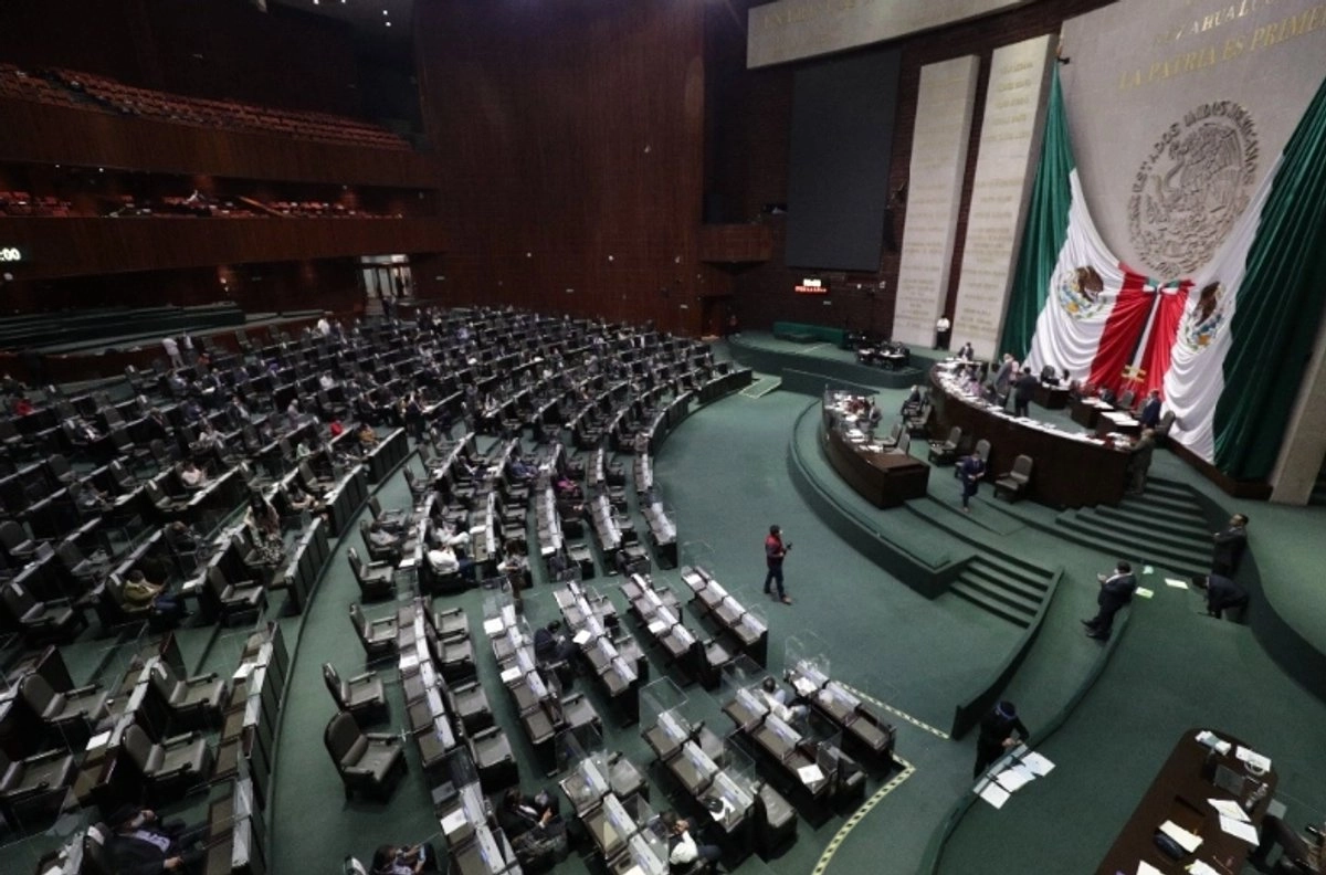 La política, sostenida por débiles alianzas dentro y fuera de México