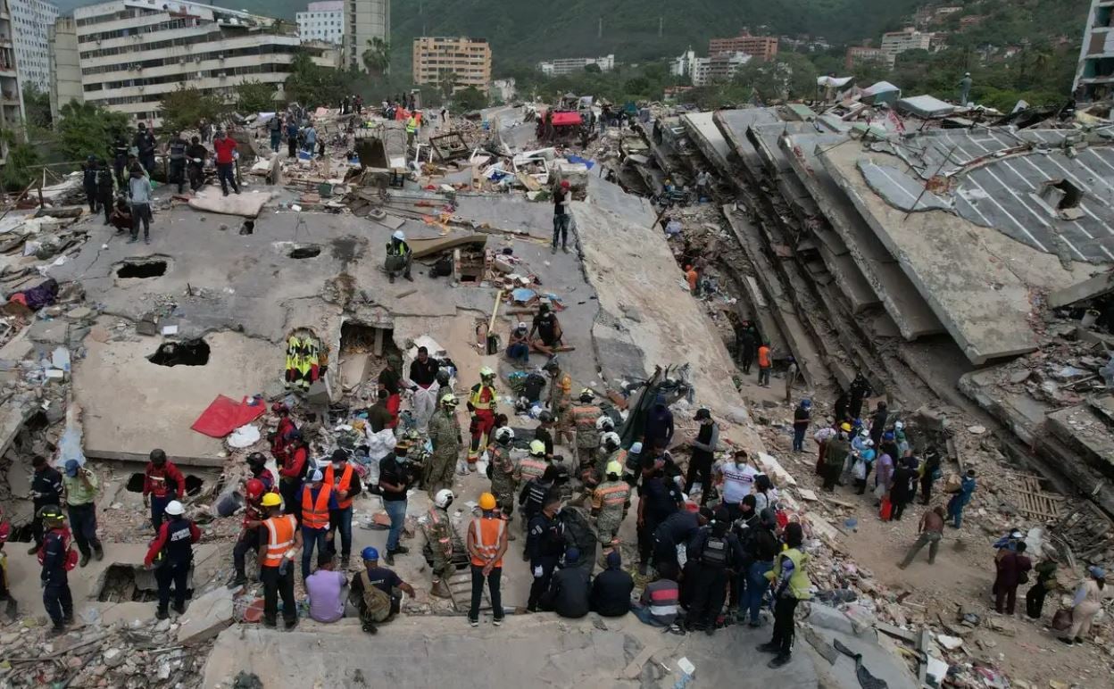 Aumentan a 4 mil 333 los muertos por sismos en Venezuela; 315 cuerpos, sin identificar