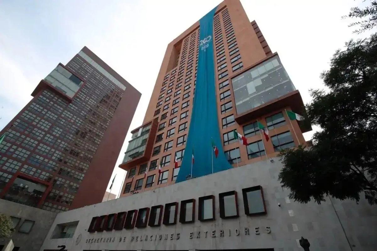 SRE brinda apoyo a mexicanos varados en Medio Oriente