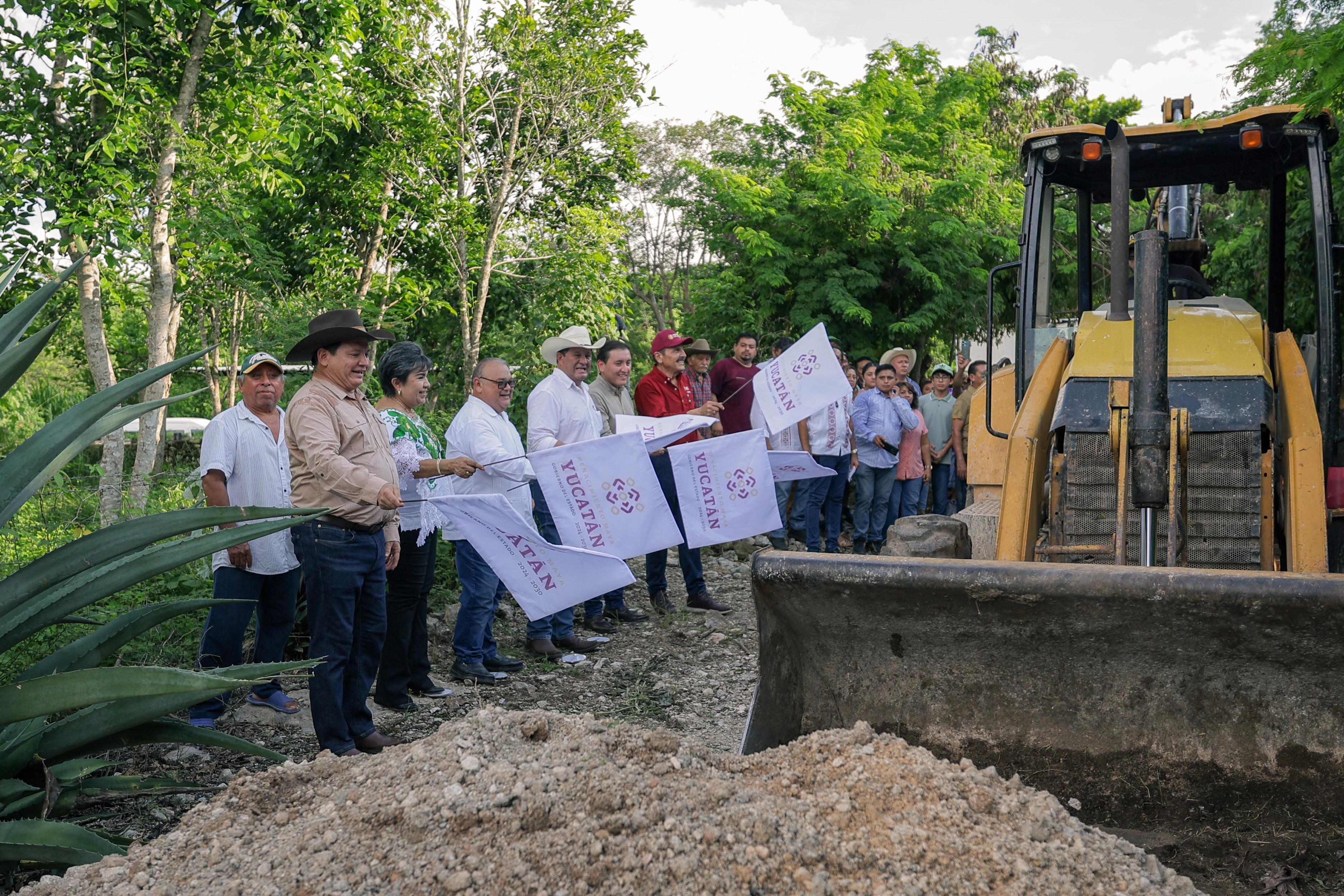 Unidades productivas de Sudzal tendrán garantizada agua para riego y mejores caminos