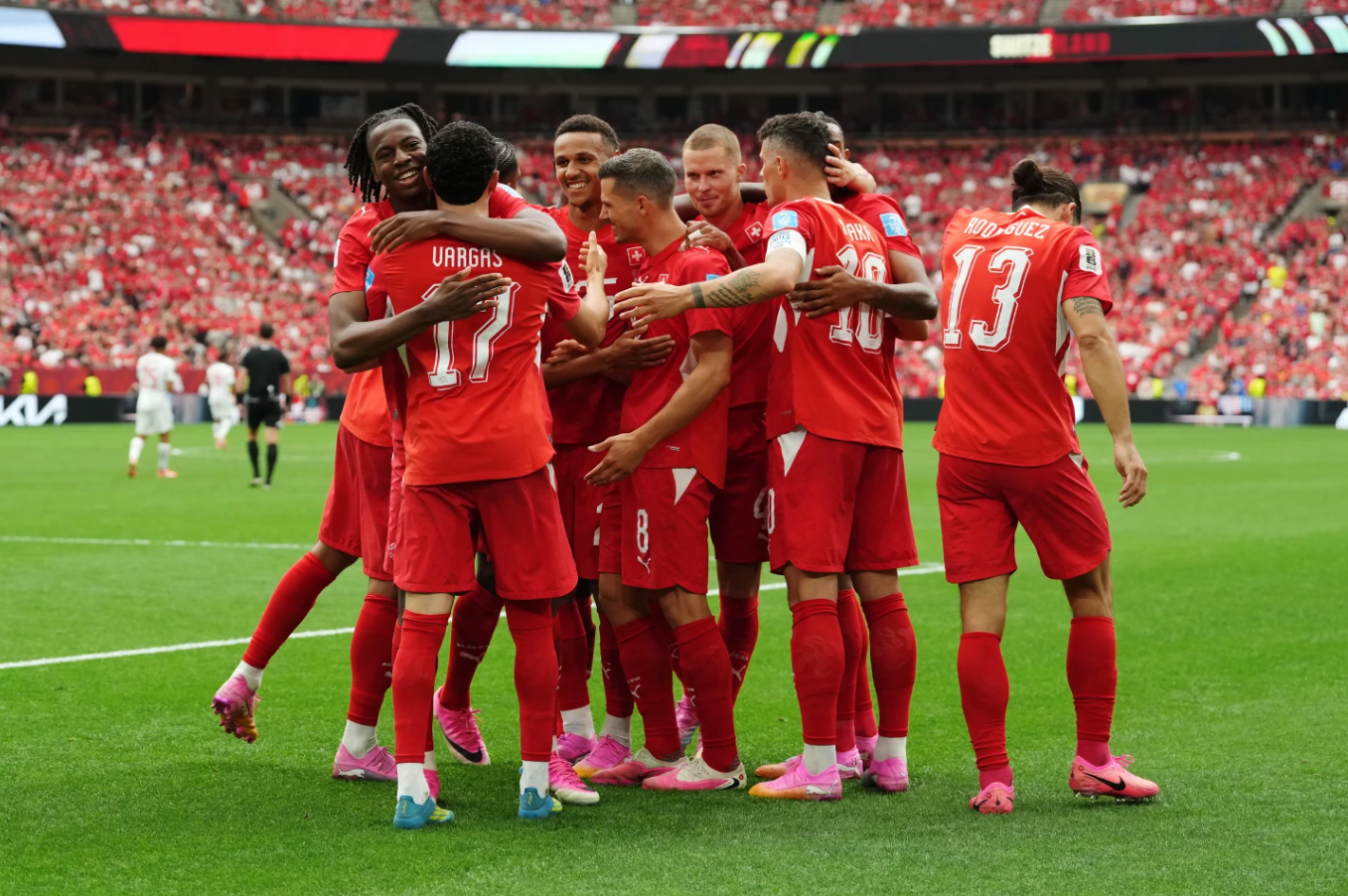 Suiza se asegura el primer puesto del Grupo B del Mundial con una victoria por 2-1 sobre Canadá