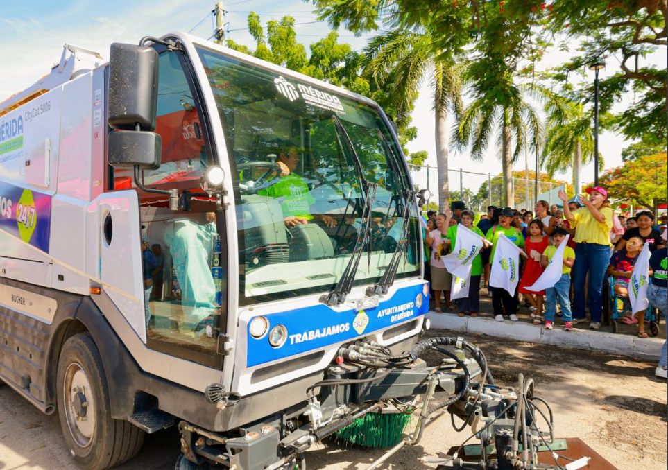 Mérida: Llega Mega Operativo a la Emiliano Zapata Sur; realizan trabajos de bacheo y limpieza