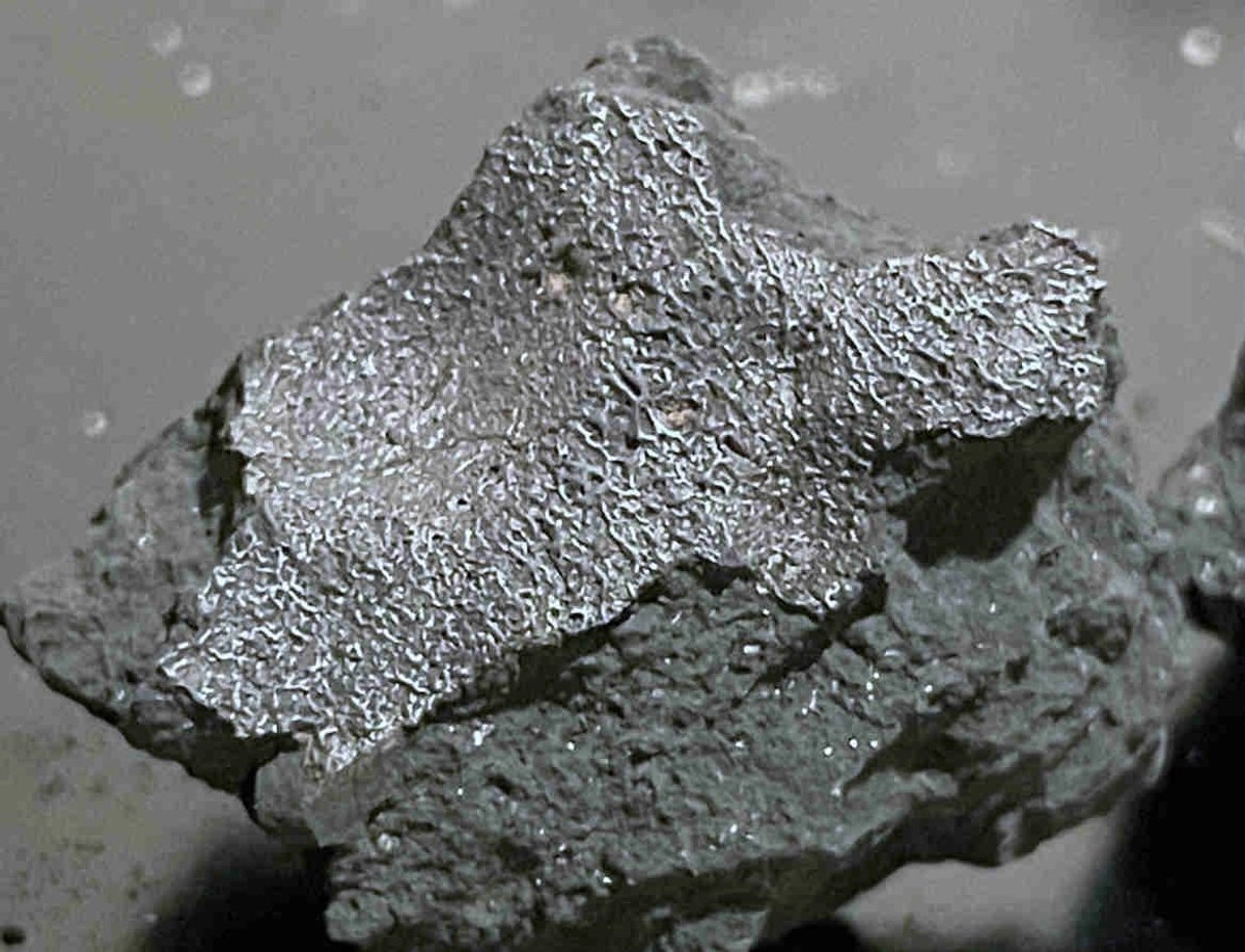 Descubren sustancias químicas de otro mundo en meteorito que impactó en EU