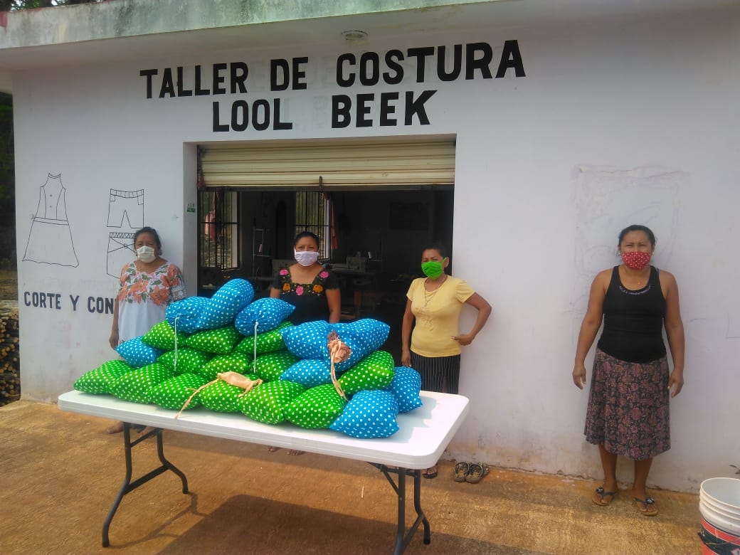 Artesanas de Tekax se ayudan produciendo cubrebocas alusivos a la región