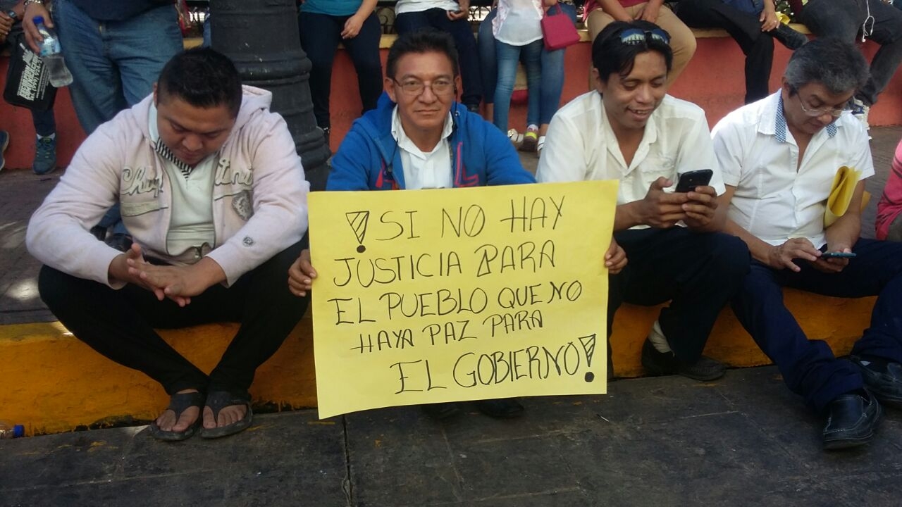 Concentración de taxistas en el centro de Mérida