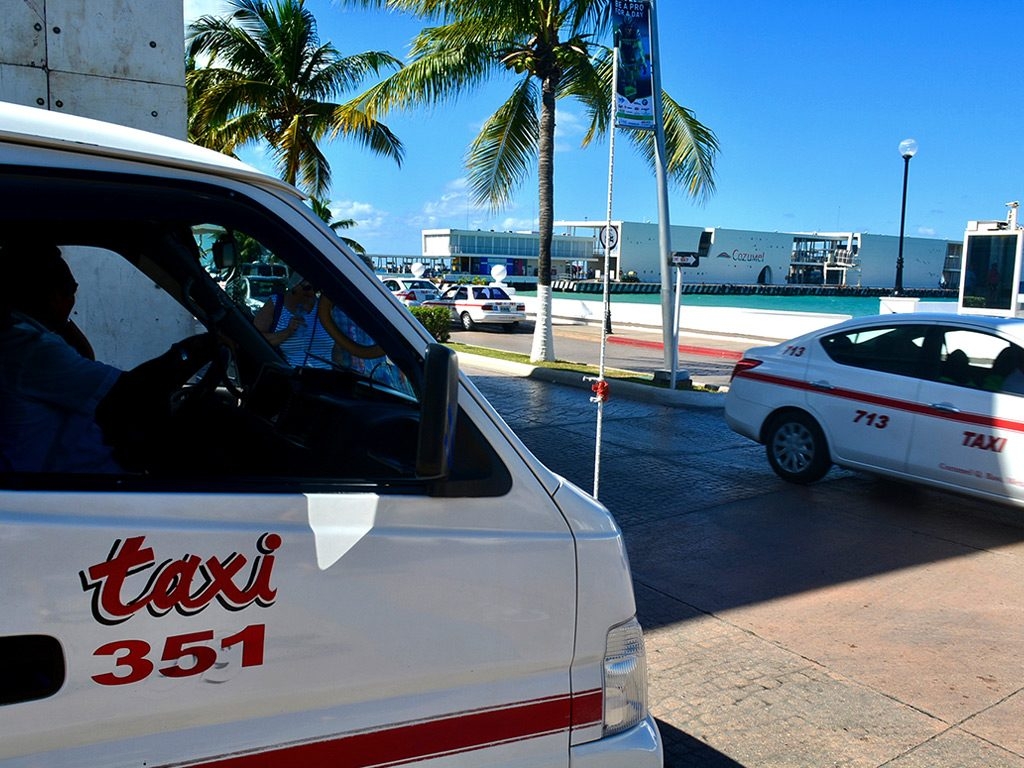 La Jornada Maya | Quintana Roo | La Jornada Maya | Recibirán taxis de  Cozumel apoyo tecnológico