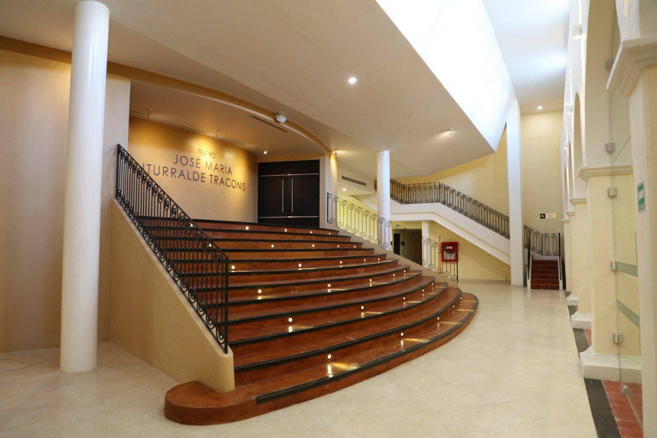 Vila Dosal inaugura Teatro José María Iturralde Traconis, en Valladolid