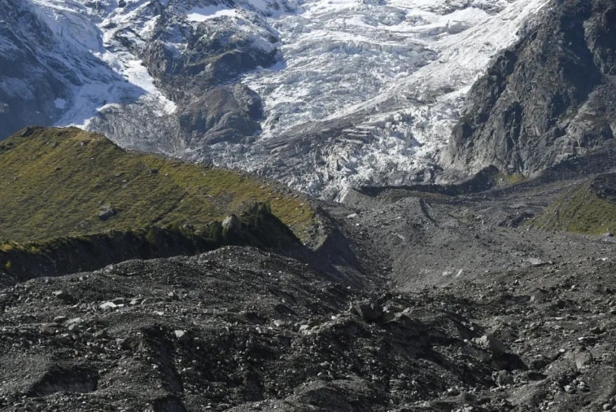 Cuatro heridos y un centenar de atrapados tras un accidente de teleférico en Italia