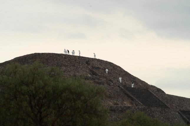 El ascenso a las pirámides de las zonas arqueológicas es autorizado por el INAH