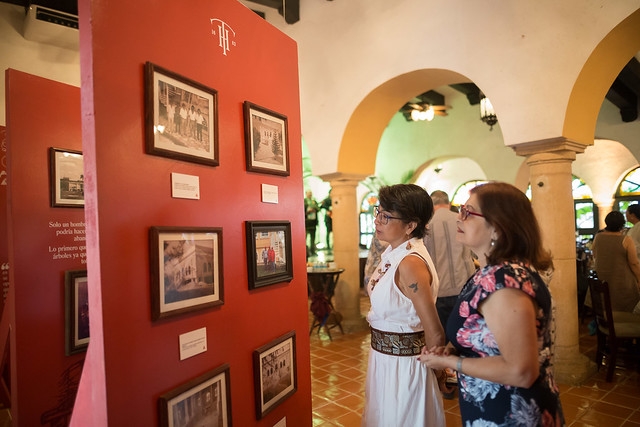 Directivos y la familia Cárdenas celebran legado de la Hacienda Teya