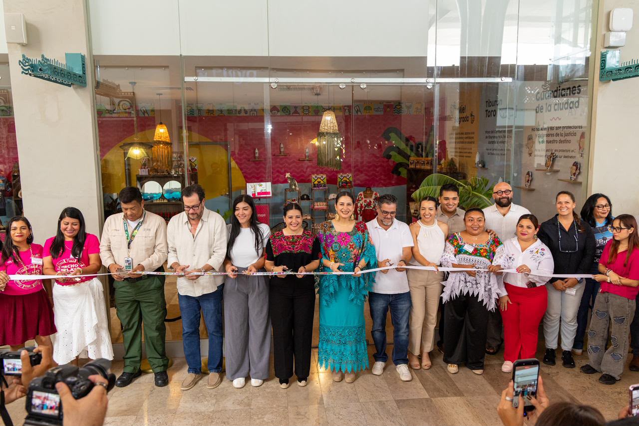 Estefanía Mercado inaugura la tienda ''Hecho en Playa'' en la estación del Tren Maya local