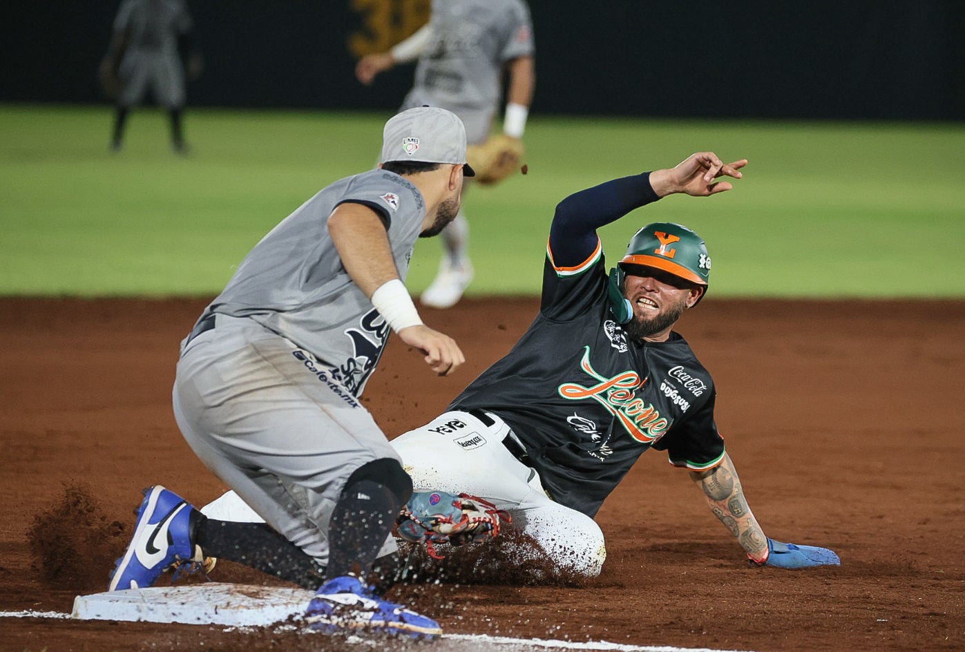 Los Tigres vencen 2-1 a los Leones en 11 actos y se quedan con la serie en el Kukulcán
