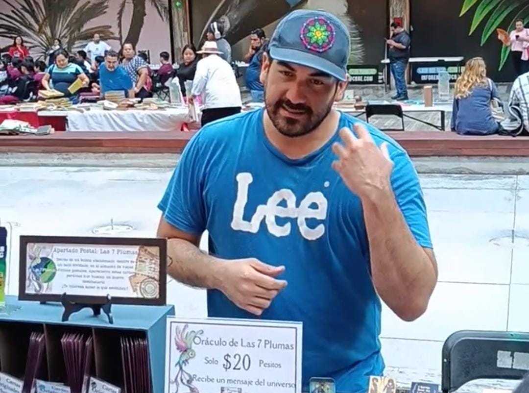  Alejandro Ramírez presenta en Cancún su concepto Tinder Books