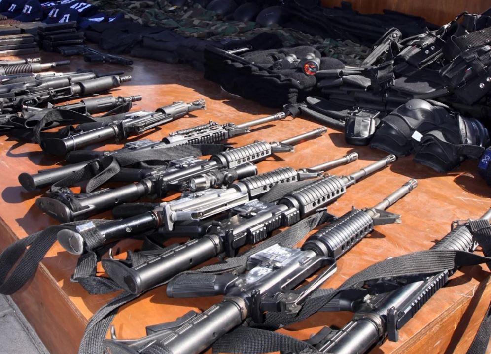 Revelan retroceso de EU en medidas para combatir el tráfico de armas