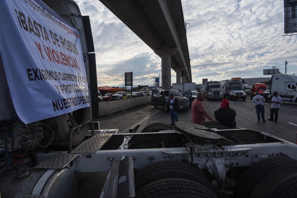 Segob y Canacar acuerdan retiro de bloqueos y mesa de diálogo con transportistas