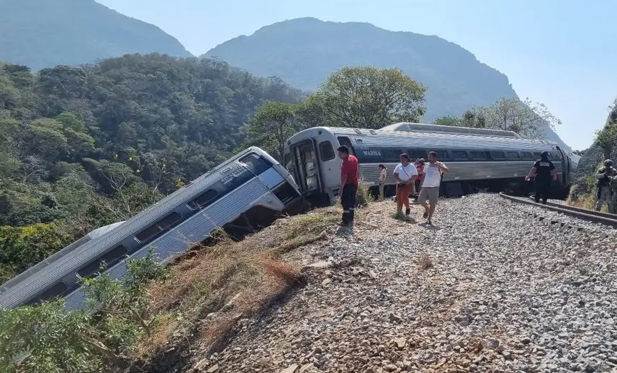 FGR inicia peritaje en zona donde descarriló Tren Transístmico